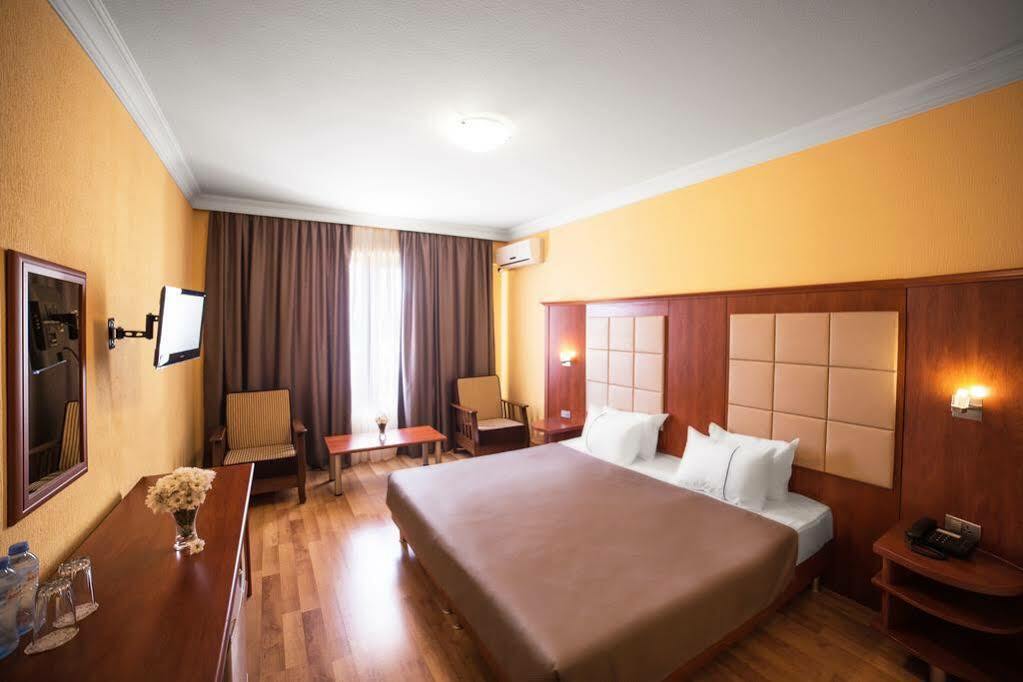 Golden Palace Hotel Tiflis Dış mekan fotoğraf